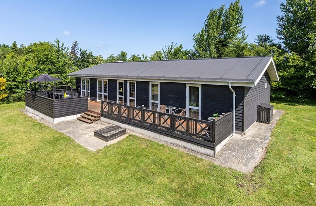 Awesome home in Løgstør with WiFi