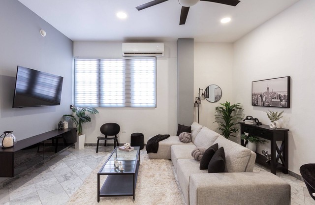 B&W | 2BR, Near Beach, WIFI, A/C in Old San Juan