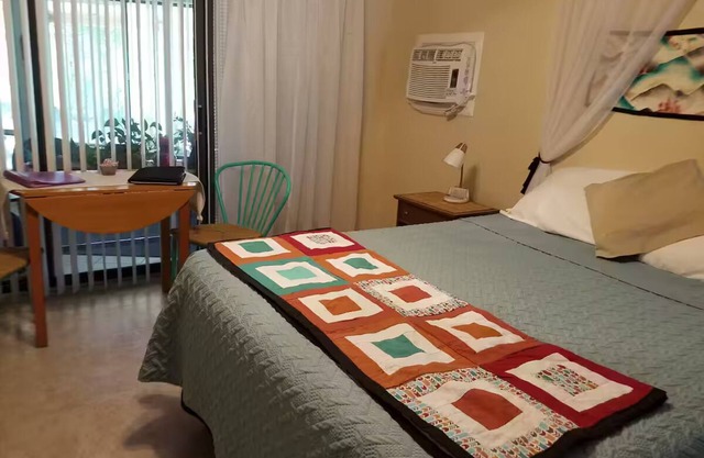 Babe's Garden, Private entrance w/Private Bath