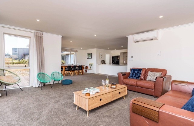 Bach near the Beach - Mangawhai Heads Holiday Home