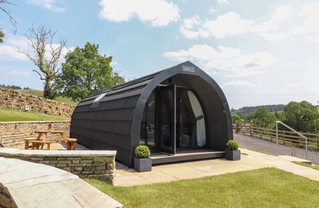 BARLEY, romantic, with a garden in Clitheroe