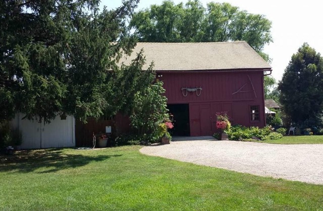 Barn Luxury Living in Town Center Near Public Golf Course