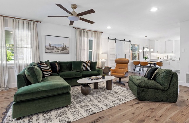 Barton Hills Getaway + Patio - Juniper!