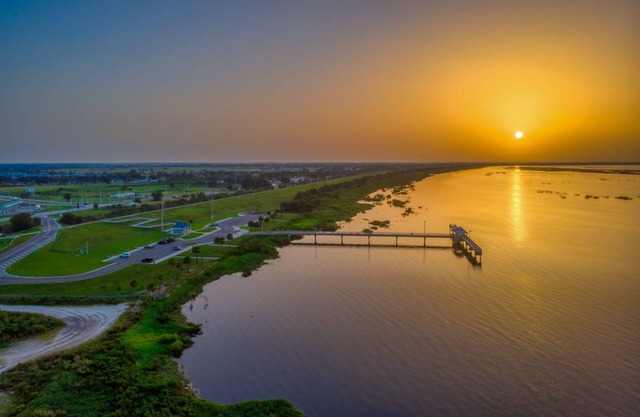 Bass Fishing Retreat on the canal minutes from lake Okeechobee