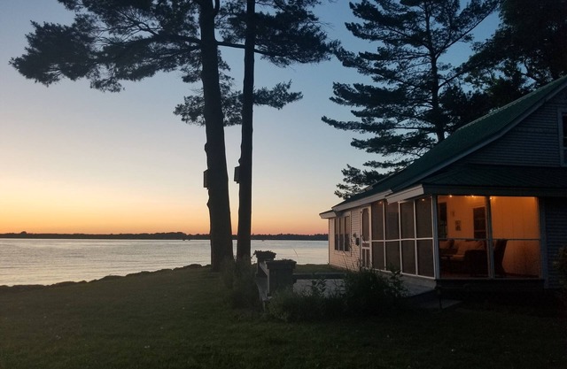 Beach front cottage with spectacular views, great sunsets