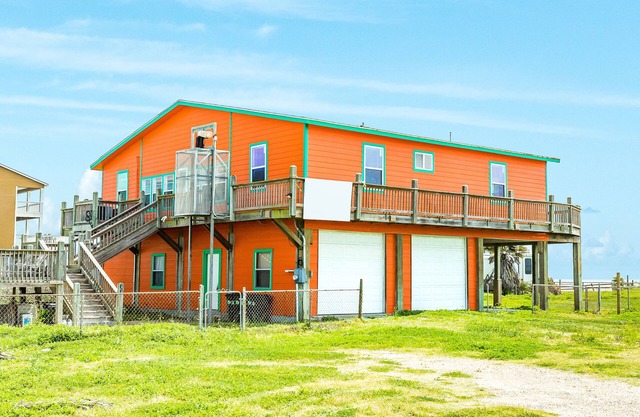 Beachfront 4BR | Stunning Ocean Views l Cargo Lift | Fenced Yard