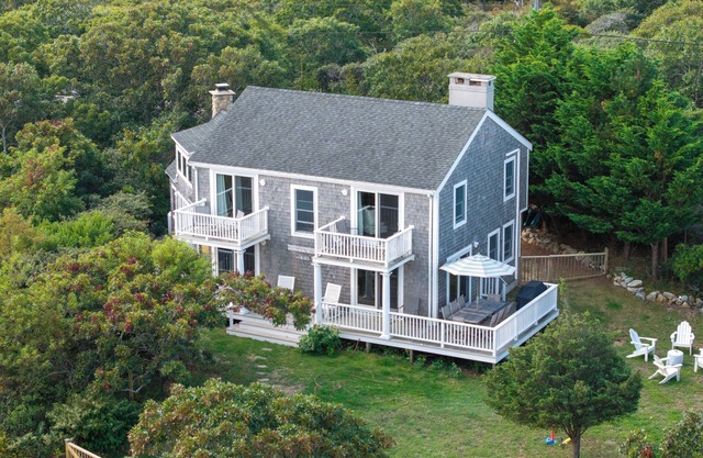 Beachfront Aquinnah home. Beautiful views!
