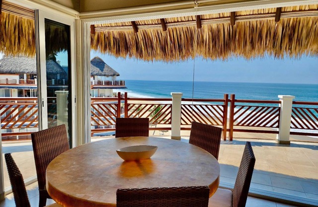 Beachfront escape! secluded Palmarito beach Penthouse near Puerto Escondido