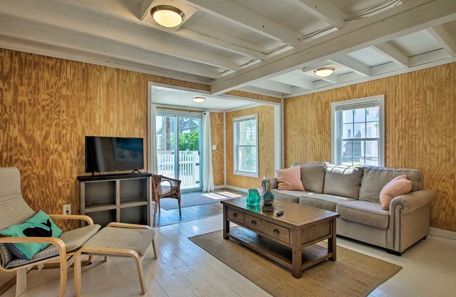 Beachfront Family Apt. in Hawk's Nest Beach!