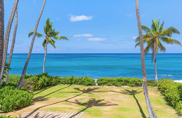Beachfront Family Dream Vacation in Tranquil Home Along the Waianae Coast