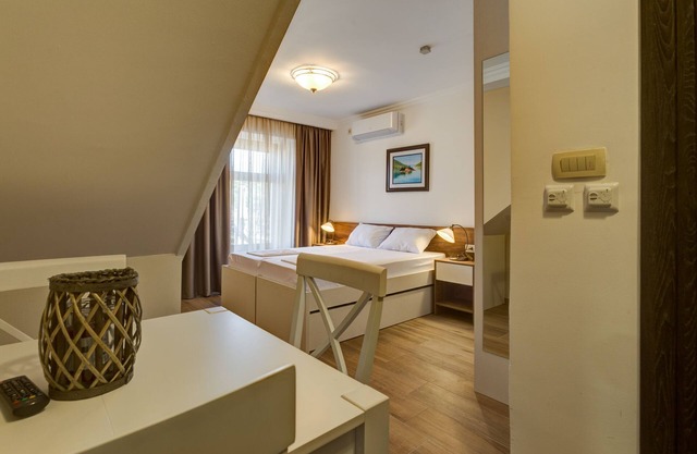 Beachfront Triple Studio with Private Bathroom