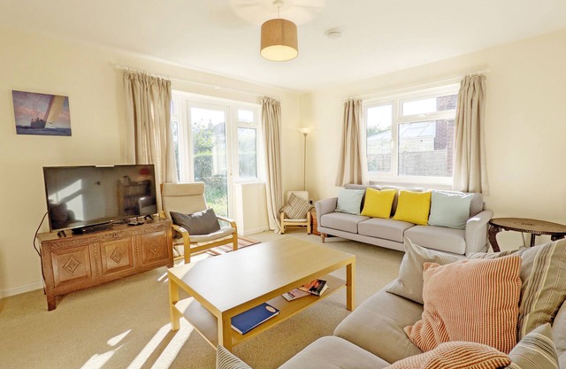 Beacon Square, Emsworth - a family house that sleeps 8 guests in 3 bedrooms