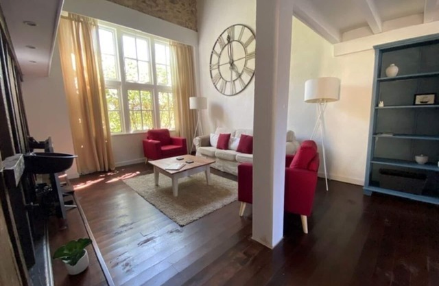 Beautiful 3 bedroom property, with private courtyard and garden