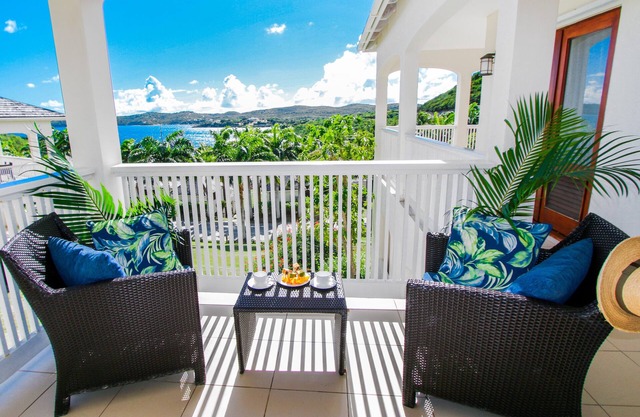 Beautiful 3 Bedroom Suite Pool/Sea View, Resort Restaurant