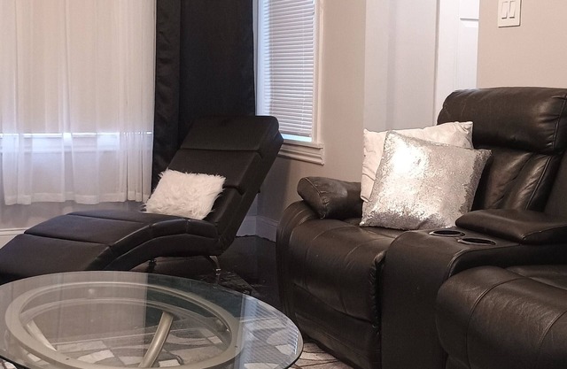 Beautiful 4 bedroom 2 bath pet friendly Chicago brick bungalow