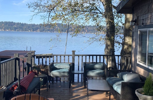 Beautiful 75+ ft. lakefront beachouse over the water with brand NEW dock!