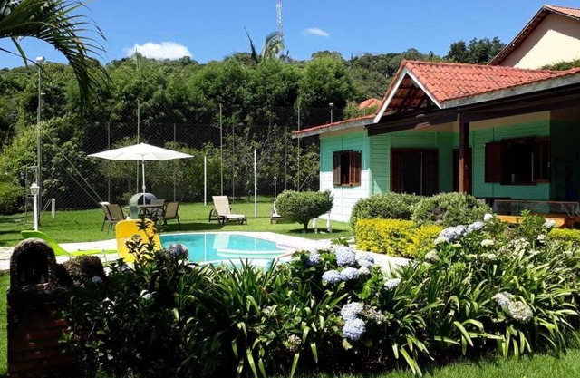 Beautiful and cozy, p/family and friends, quiet and safe. of condominium- Wifi