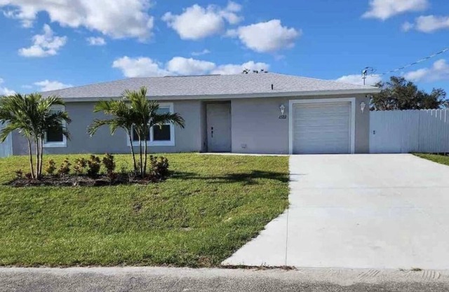 Beautiful, and spacious home located just 40 minutes east of Fort Myers