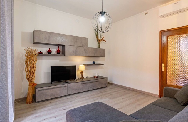 Beautiful apartment for 5 people with A/C, WIFI and balcony