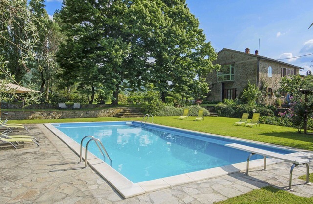 Beautiful apartment in villa for 4 people with pool, WIFI, terrace and pets allowed