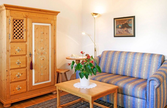 Beautiful apartment for 3 guests with A/C, pool, hot tub, WIFI, TV, balcony and pets allowed