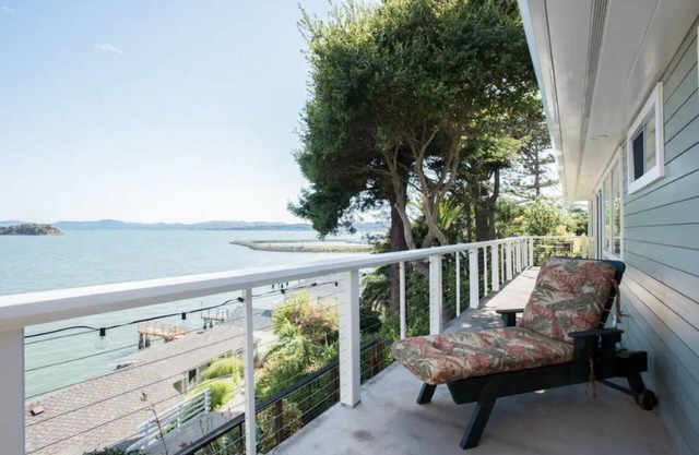 BEAUTIFUL BAYSIDE HOME 3 bed 2 bath 15 Min to GG Bridge