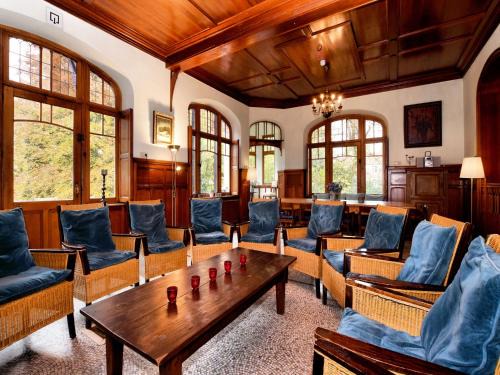 Beautiful castle in Spa wit garden