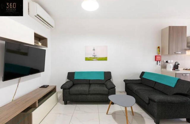 Beautiful, central home with all amenities & WIFI by 360 Estates