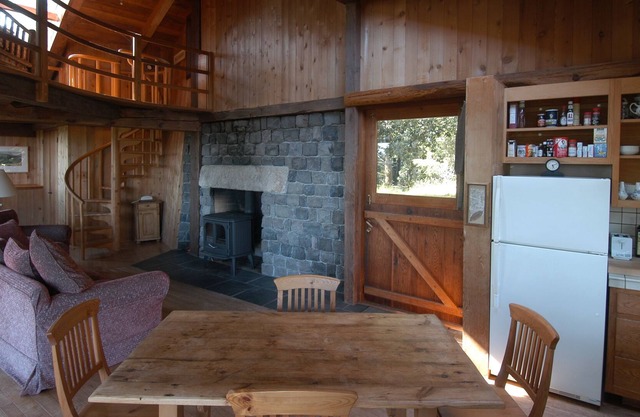 Beautiful End of the Road Cabin on Top of Ridge - Pet Friendly