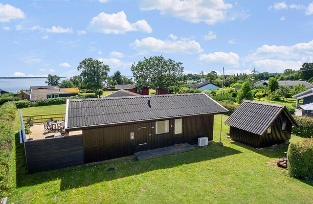 Beautiful home in Faaborg with WiFi