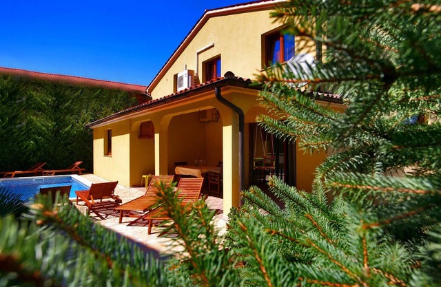 Beautiful home in Pula