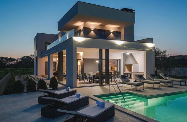 Beautiful home in Pula