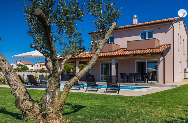 Beautiful home in Pula