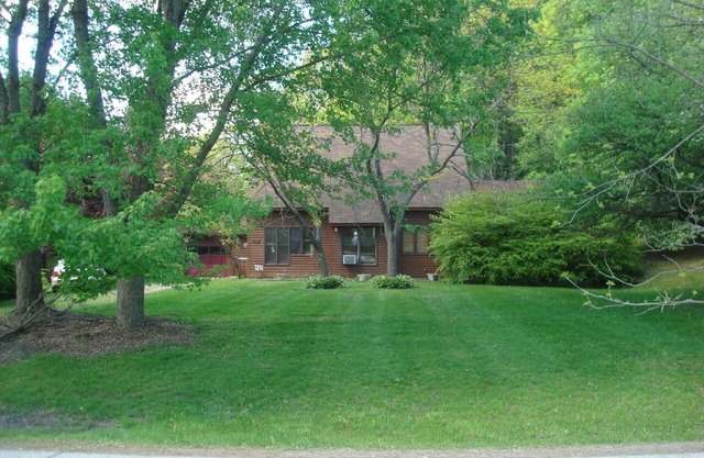 Beautiful house minutes from Lake Bomoseen - Dogs Welcome