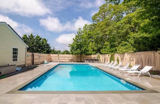 Beautiful House on Cape Cod with pool, gym room in beautiful Marston's Mills