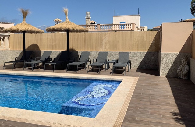 Beautiful house with sea views, heated saltwater pool, BBQ & air conditioning