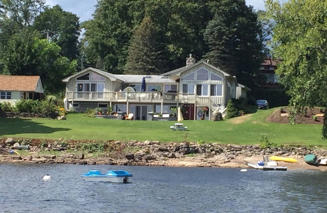 Beautiful Lakeside Retreat on the Great Sacandaga Lake