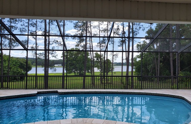 Beautiful Lakeview Saltwater Pool Sanctuary !