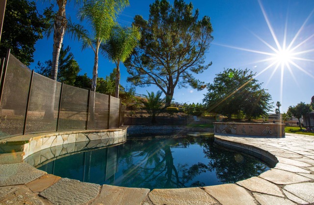 Beautiful Meadow Pool Home- surrounded by hiking trails, 10mins to Wine Country!