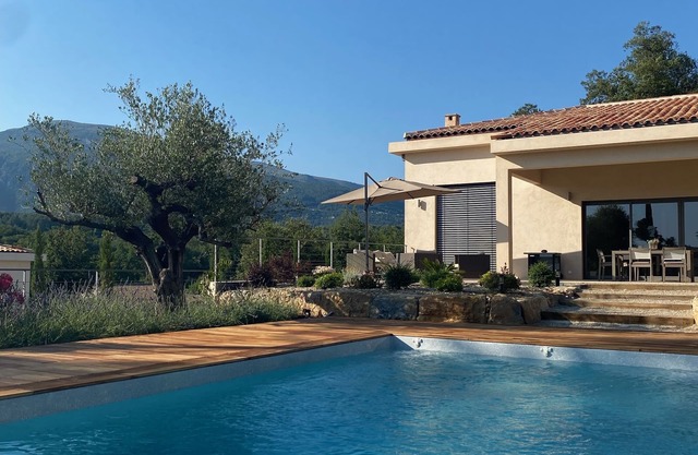 Beautiful new 180m2 villa with swimming pool terrace and 2500m2 wooded garden