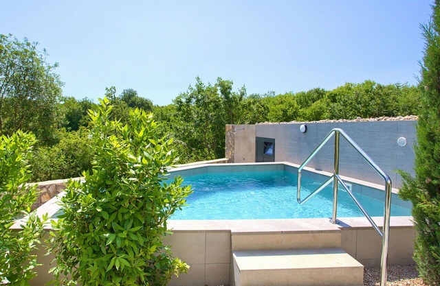Beautiful private villa for 6 guests with WIFI, private pool, A/C, TV and patio