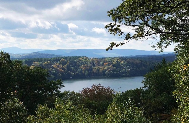 Beautiful, Private Berkshires Retreat w Magic View, 5min to Lake Garfield Beach