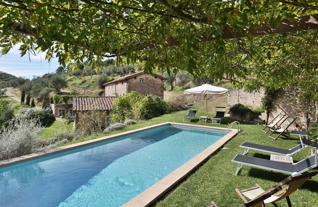 Beautiful private villa with private pool, A/C, WIFI, TV, terrace and panoramic view, close to L.