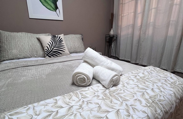 Beautiful Suite 4 minutes from the airport, with pool view