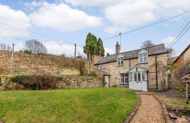 Beautiful three bedroom family friendly Costwold holiday cottage - Rose Tree Cottage, Stroud