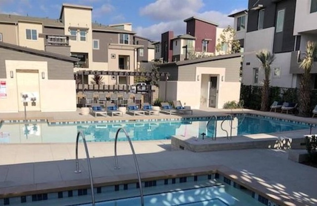 Beautiful tri-level townhome in the heart of Millenia.