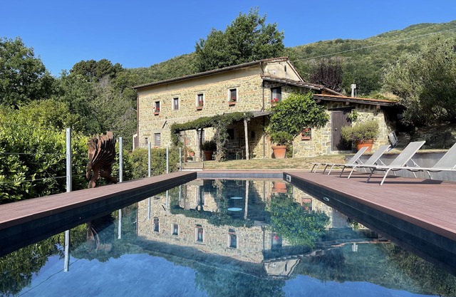 Beautiful Tuscan farmhouse with stunning view and pool