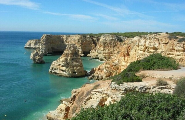 Beautiful villa with air/con, pool, garden, superb views over the hills, WiFi