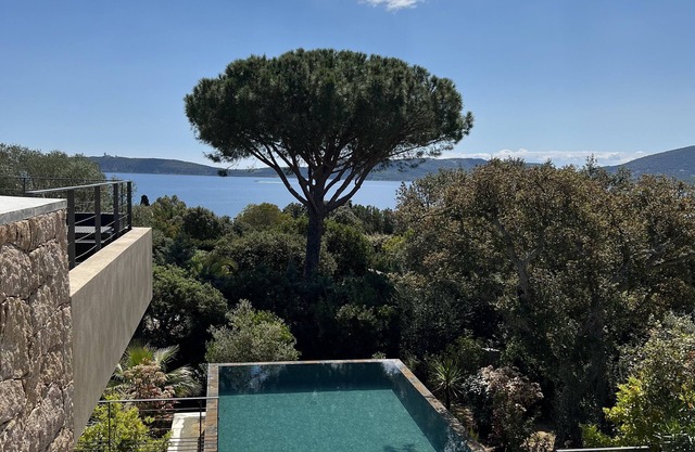 BEAUTIFUL VILLA 4 BEDROOMS IN THE HEART OF THE PRIVATE ESTATE OF CALA ROSSA