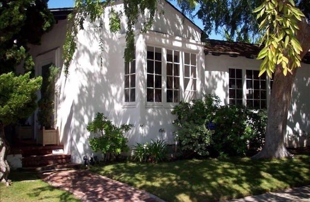 Beautifully furnished Classic cottage in the village